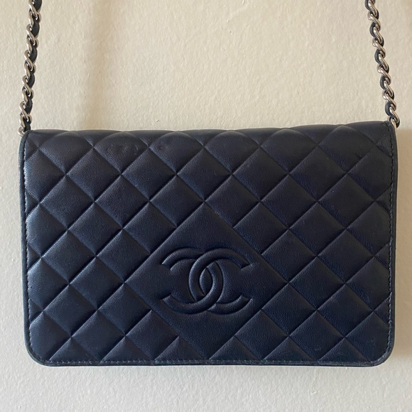 CHANEL Diamond CC Wallet on Chain - Picture 5 of 9